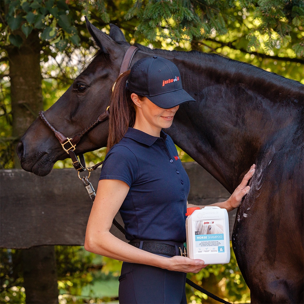 Horse Shampoo Image 2